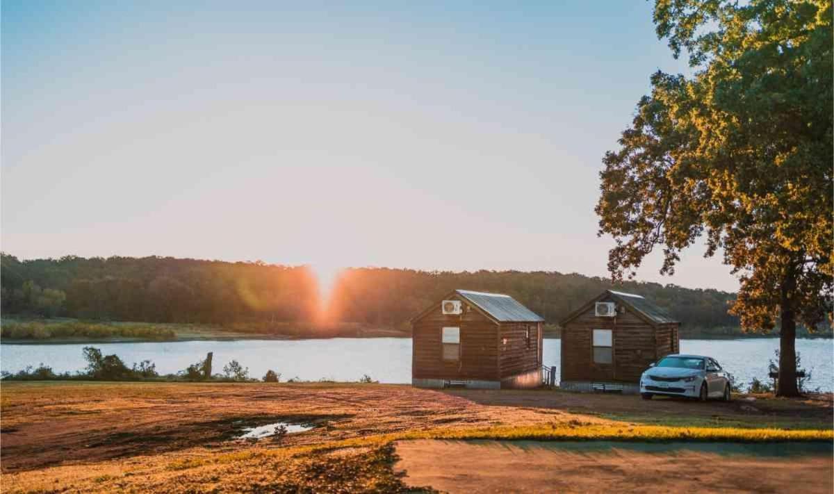 Lakefront Cedar Cabin - 6 Мід Екстер'єр фото